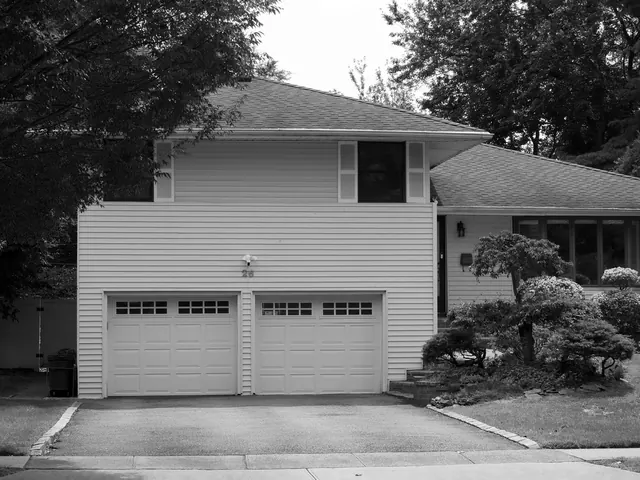 Fast Locksmith technician at work in Vancouver
